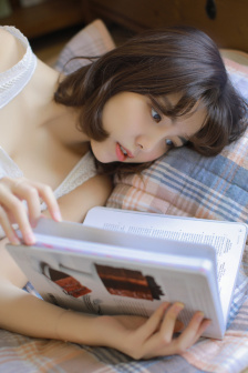 坐在又大又硬的上面写作业做作文
